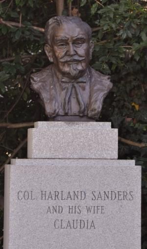 Busto del coronel sanders