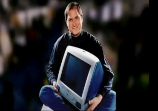 Steve Jobs sosteniendo una iMac